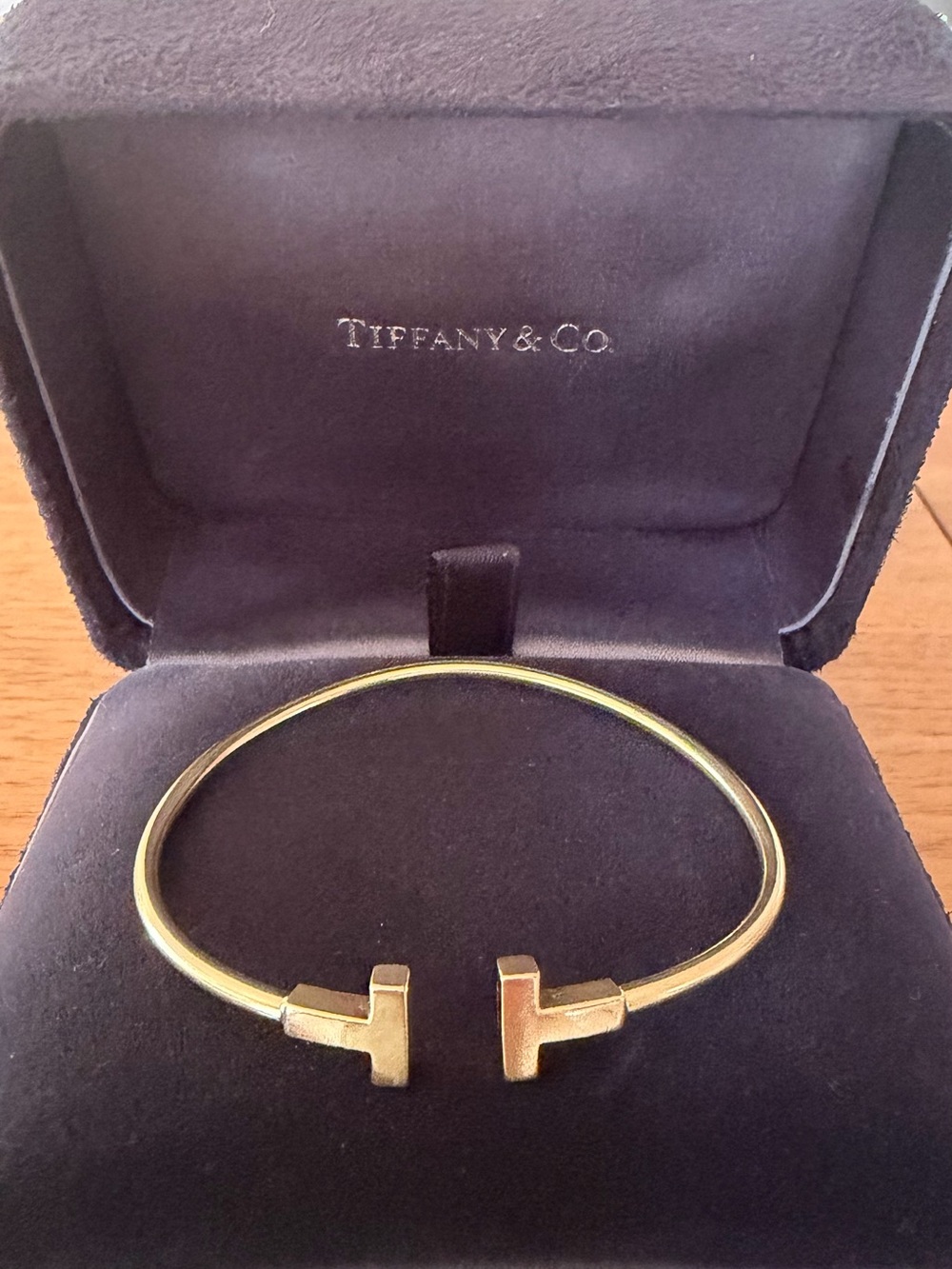 Tiffany & Co. T Wire Narrow Bangle 18K Yellow Gold size Small with Case & Box